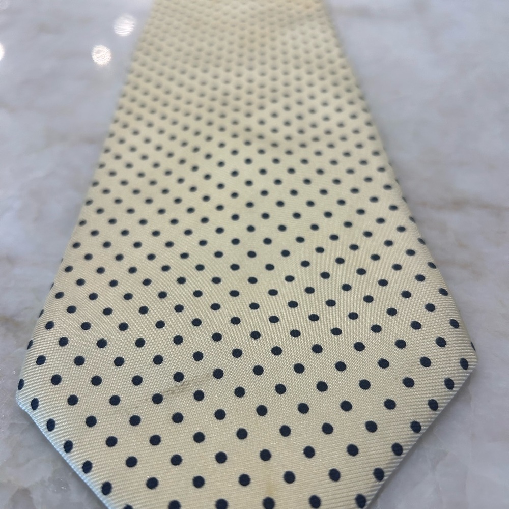 Brooks Brothers Cream Tie with Navy Dots all silk